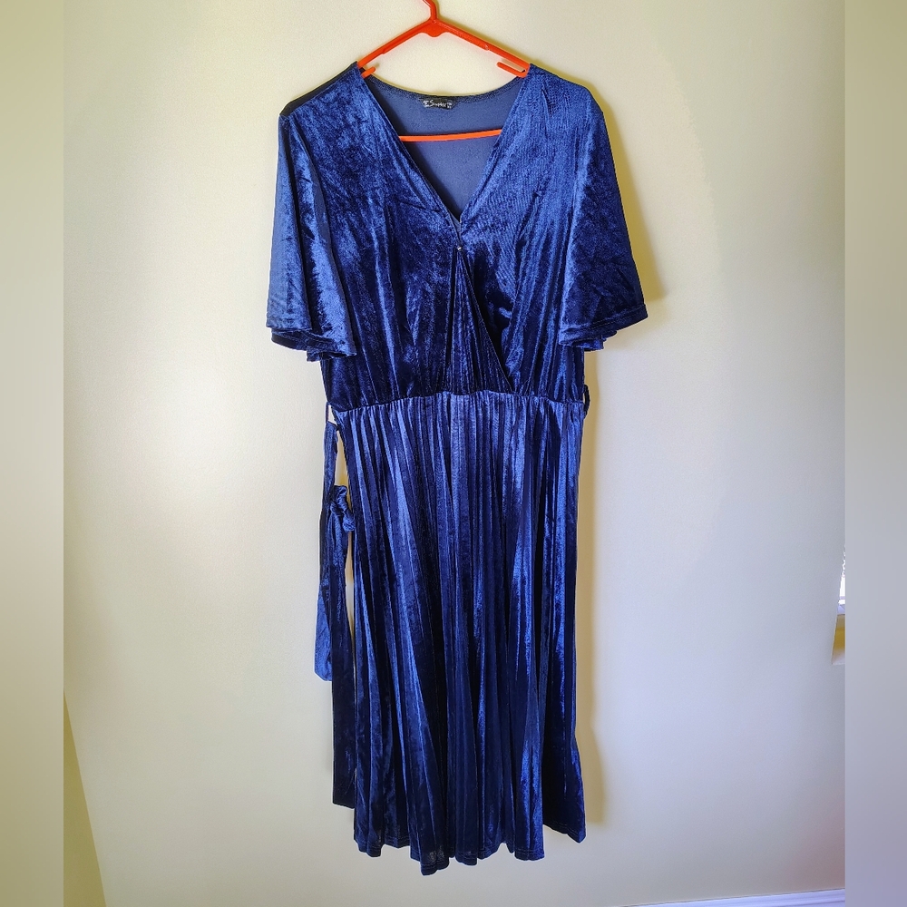 Women's Navy Blue Velour Pleated Belted Dress Size XL
